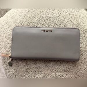 Ted Baker Garcey Pale Gray Leather Zip-Around Wallet 8x4